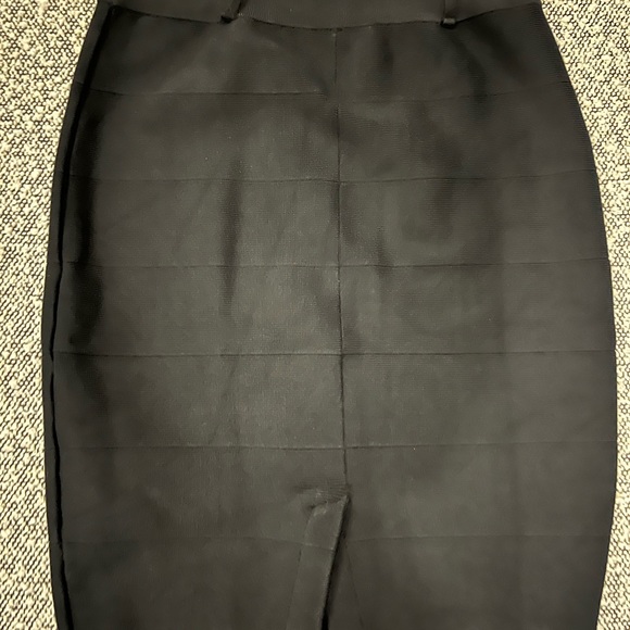 Guess black bandage pencil skirt. - Picture 2 of 4